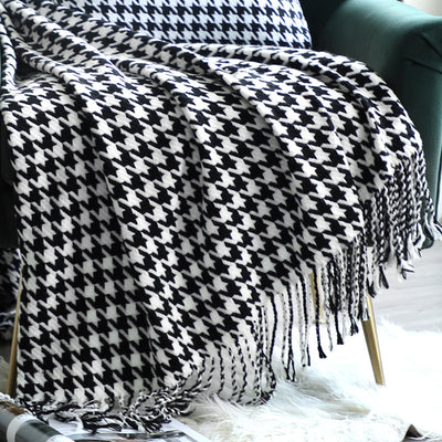 Black and White Houndstooth Pattern Throw Blanket | Throw Blankets | Black and White Throws | Houndstooth Throw Blankets | Classic Throw Blankets | Estilo Living