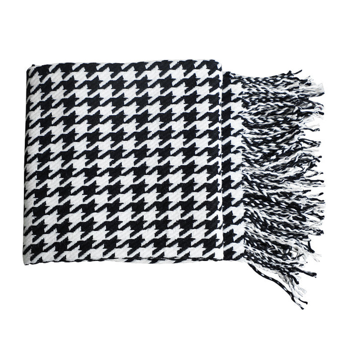 Black and White Houndstooth Pattern Throw Blanket | Throw Blankets | Black and White Throws | Houndstooth Throw Blankets | Classic Throw Blankets | Estilo Living